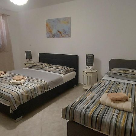 Apartment Spomax Паг Номер фото